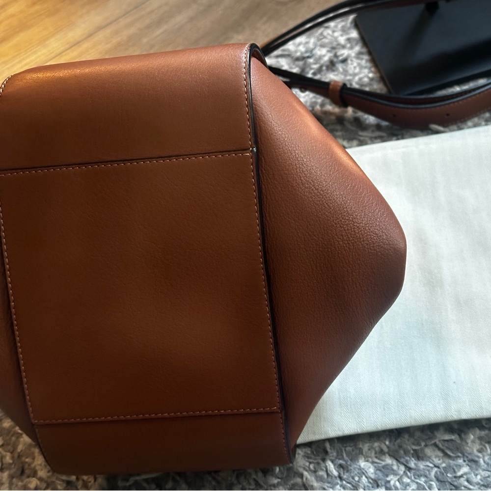 Authentic Loewe's iconic Hammock shoulder bag - Picture 6 of 16